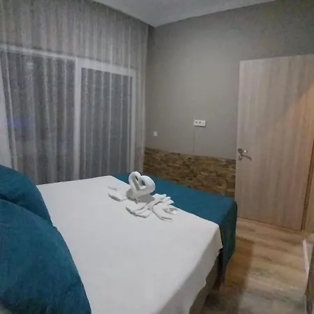 Uzgunum Evde Hasar Var Rezervasyon Alamiyorum * 페티예